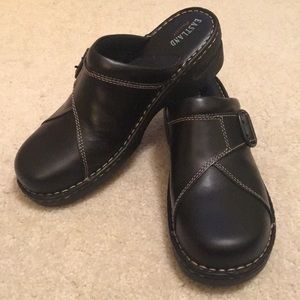 Eastland Dakota Leather Clogs